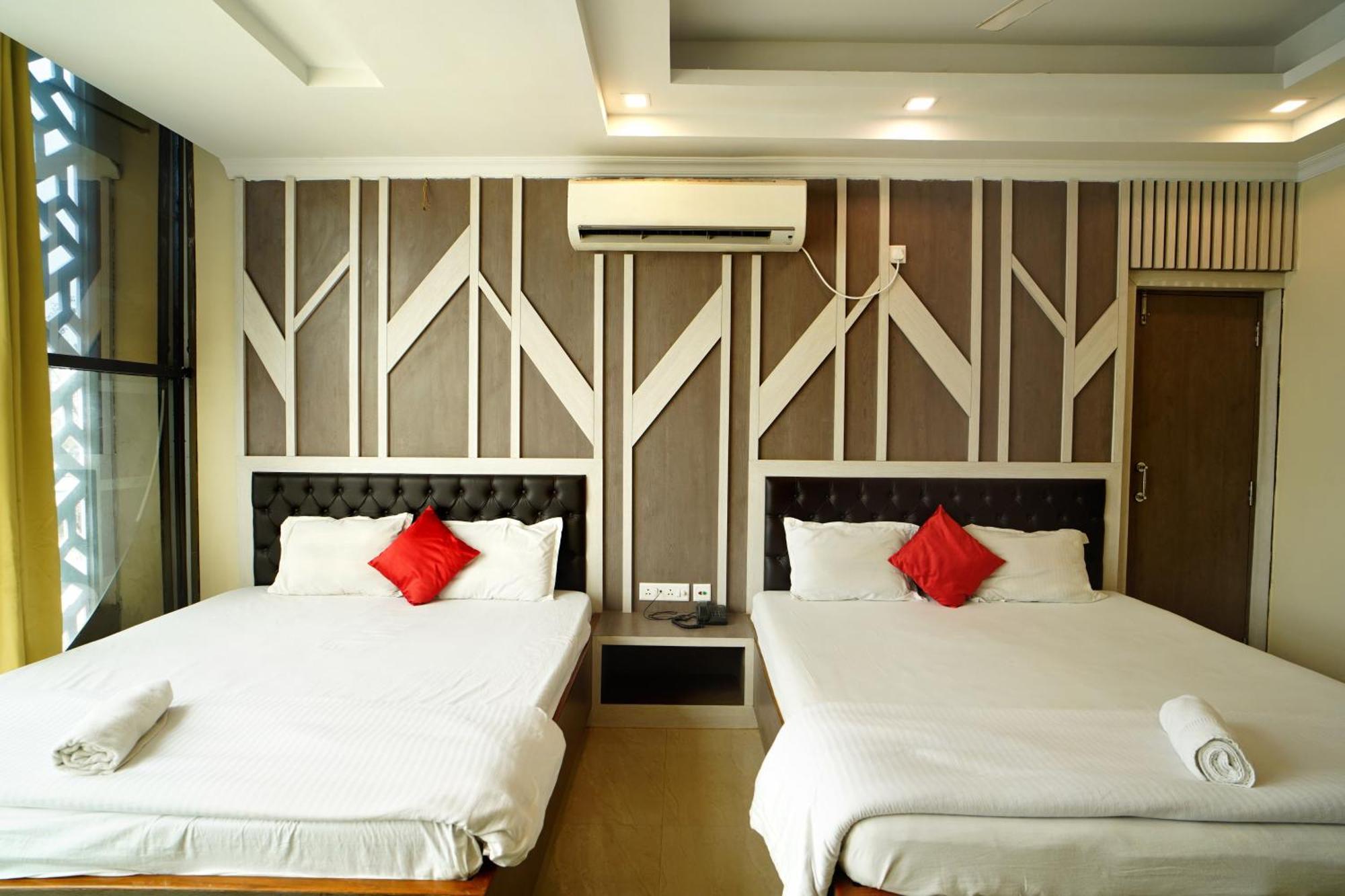 Royal Sea View !! Beach Front With Free Wifi !! 디가 외부 사진