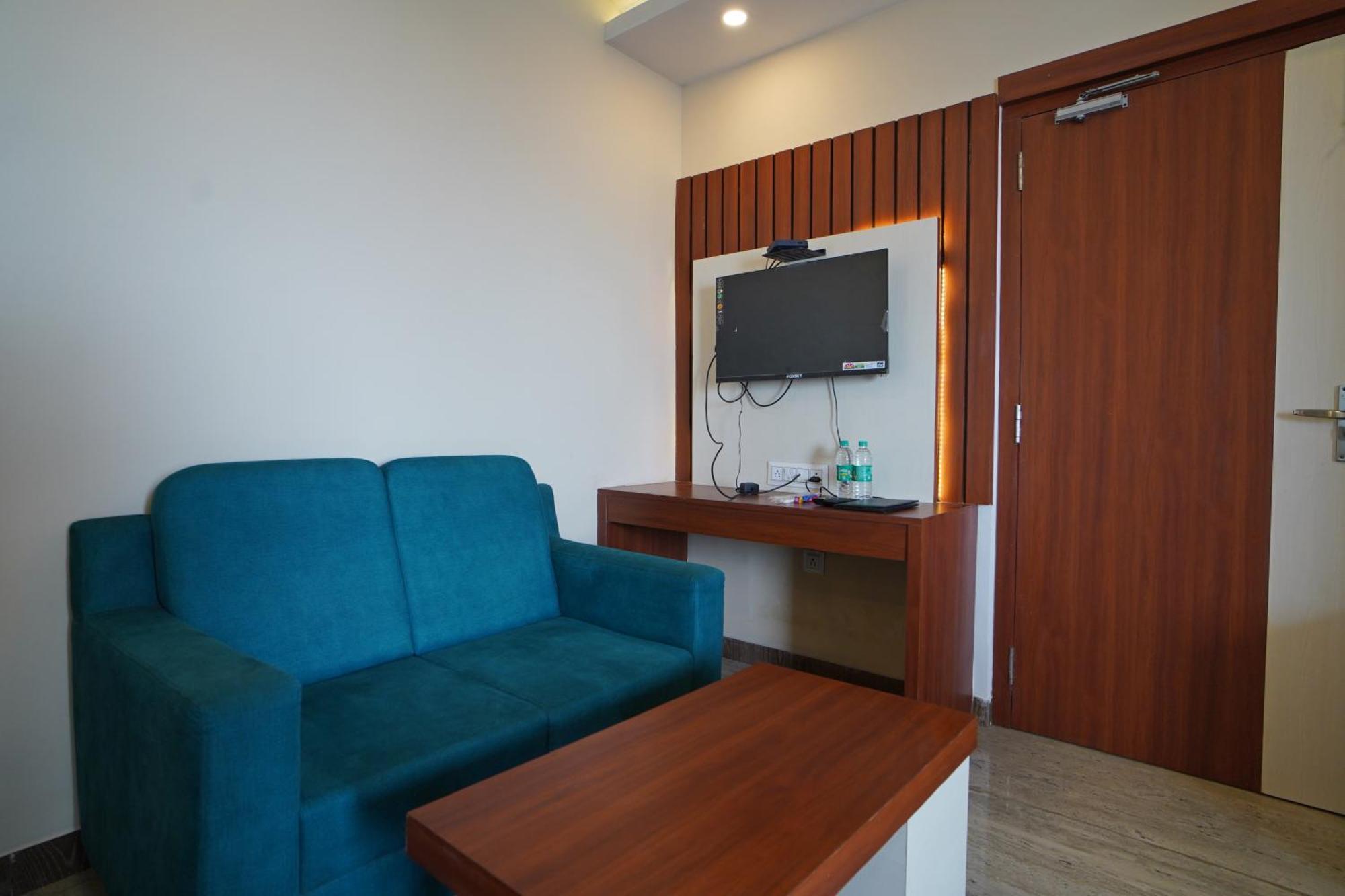 Royal Sea View !! Beach Front With Free Wifi !! 디가 외부 사진