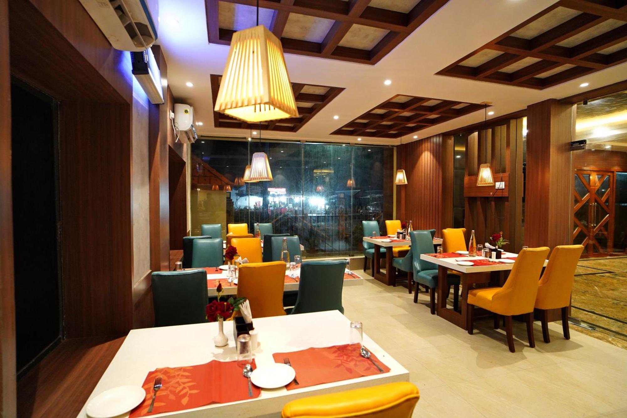 Royal Sea View !! Beach Front With Free Wifi !! 디가 외부 사진