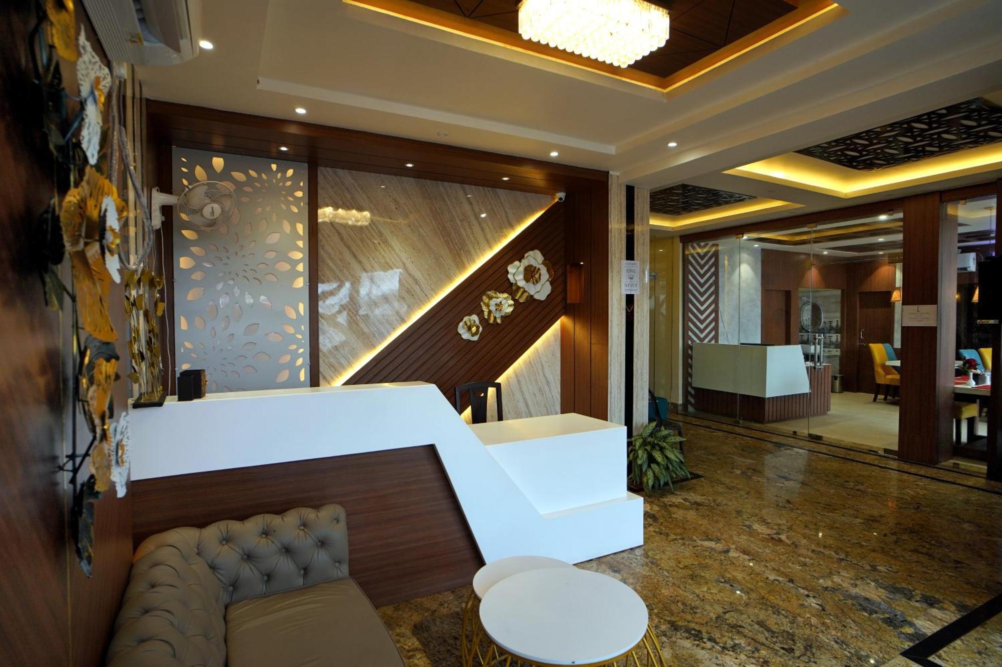 Royal Sea View !! Beach Front With Free Wifi !! 디가 외부 사진