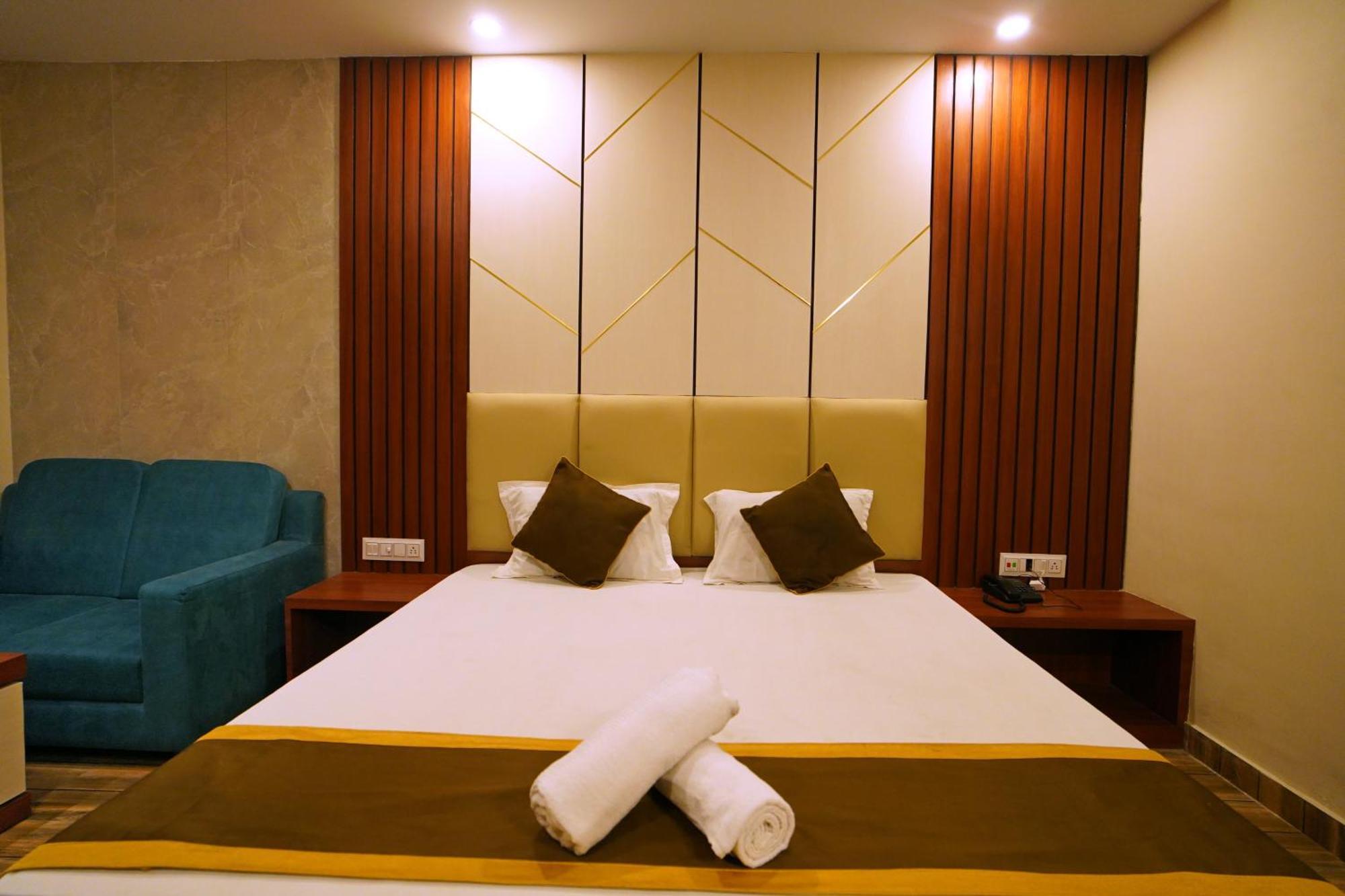 Royal Sea View !! Beach Front With Free Wifi !! 디가 외부 사진