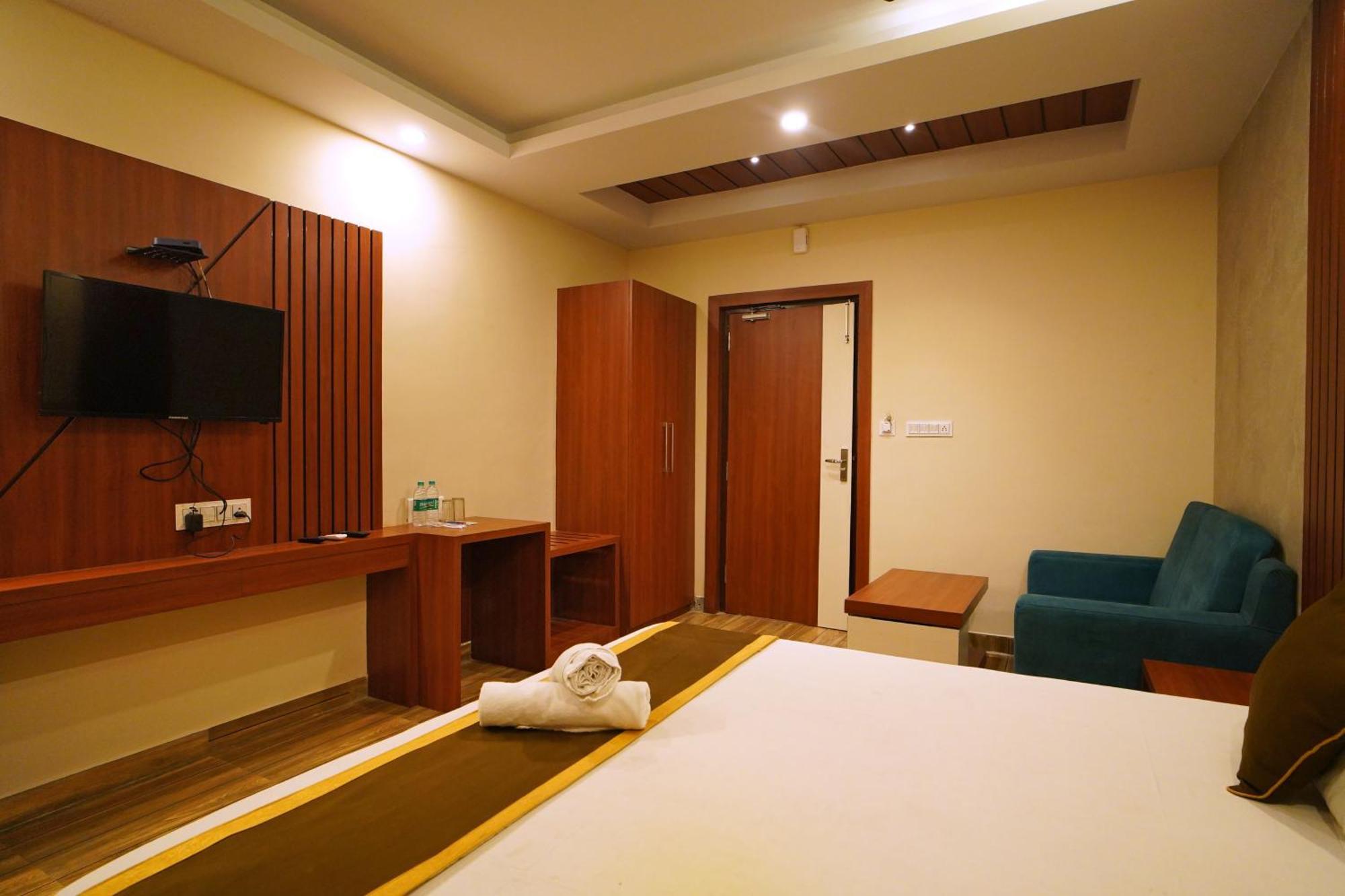 Royal Sea View !! Beach Front With Free Wifi !! 디가 외부 사진