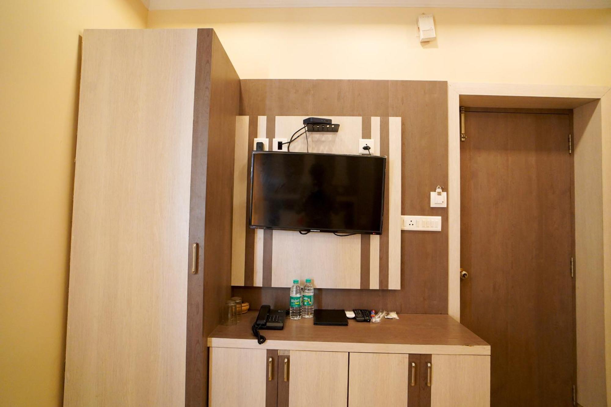 Royal Sea View !! Beach Front With Free Wifi !! 디가 외부 사진